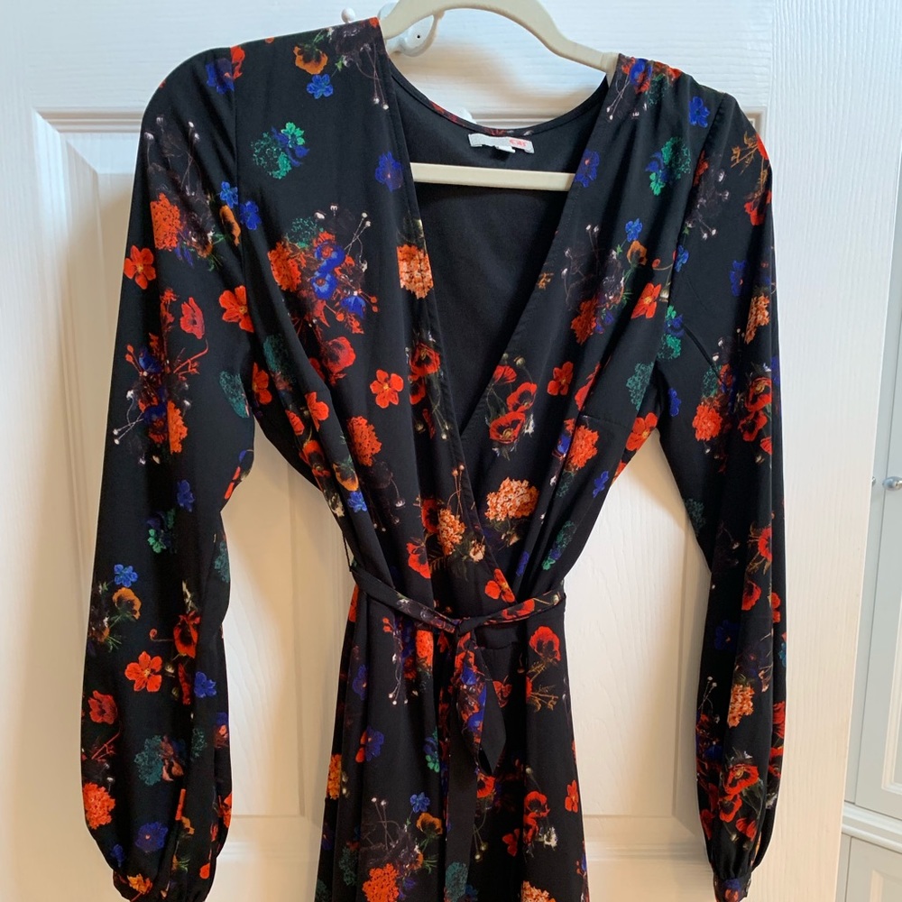 Cute mini wrap dress!